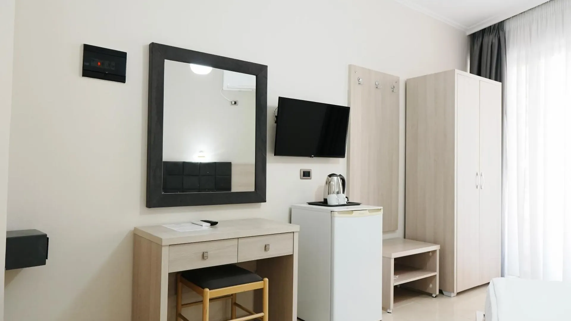 Hotel Mediterrane Sarande 4*,