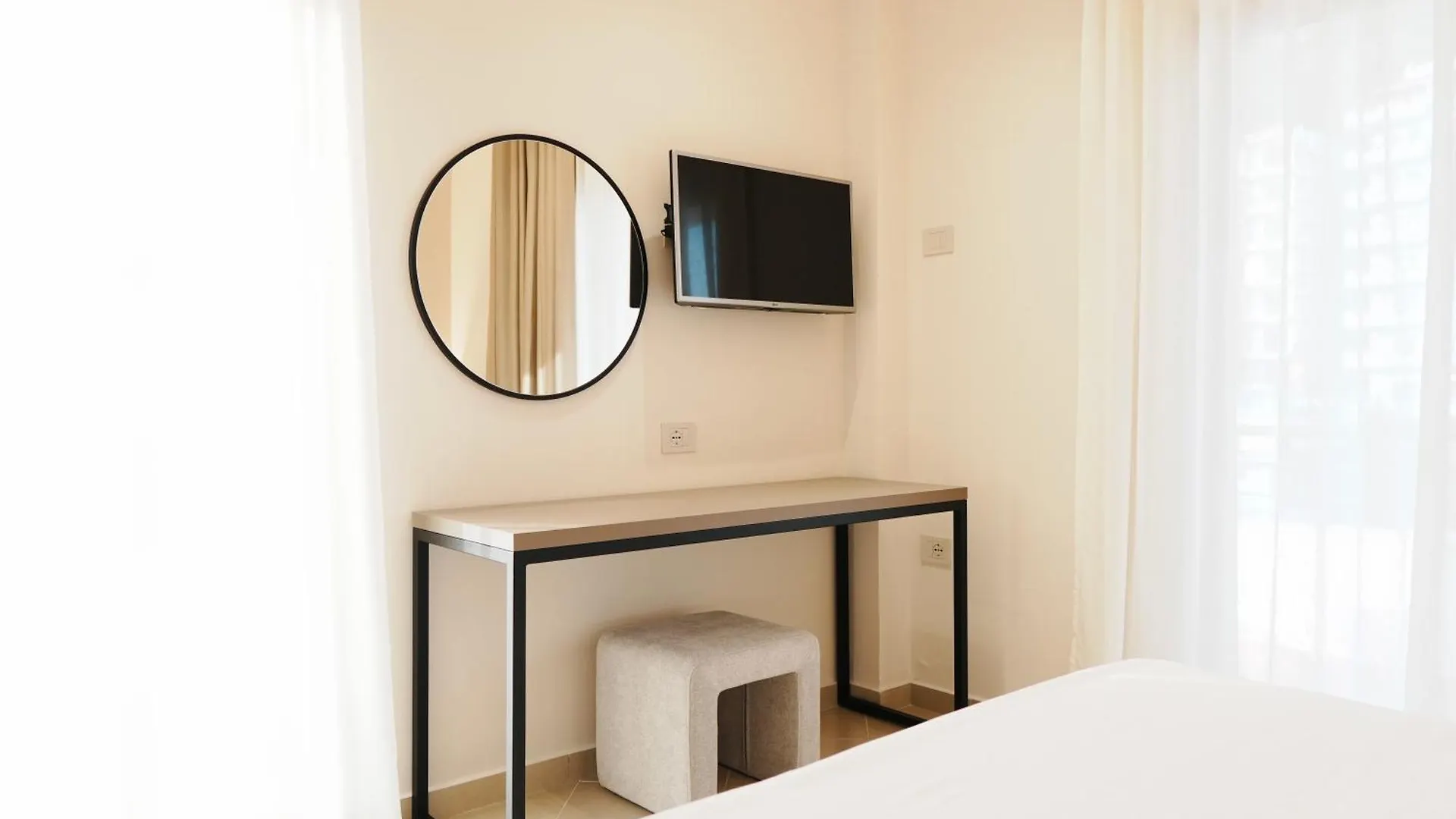 Hotel Mediterrane Sarande 4*,