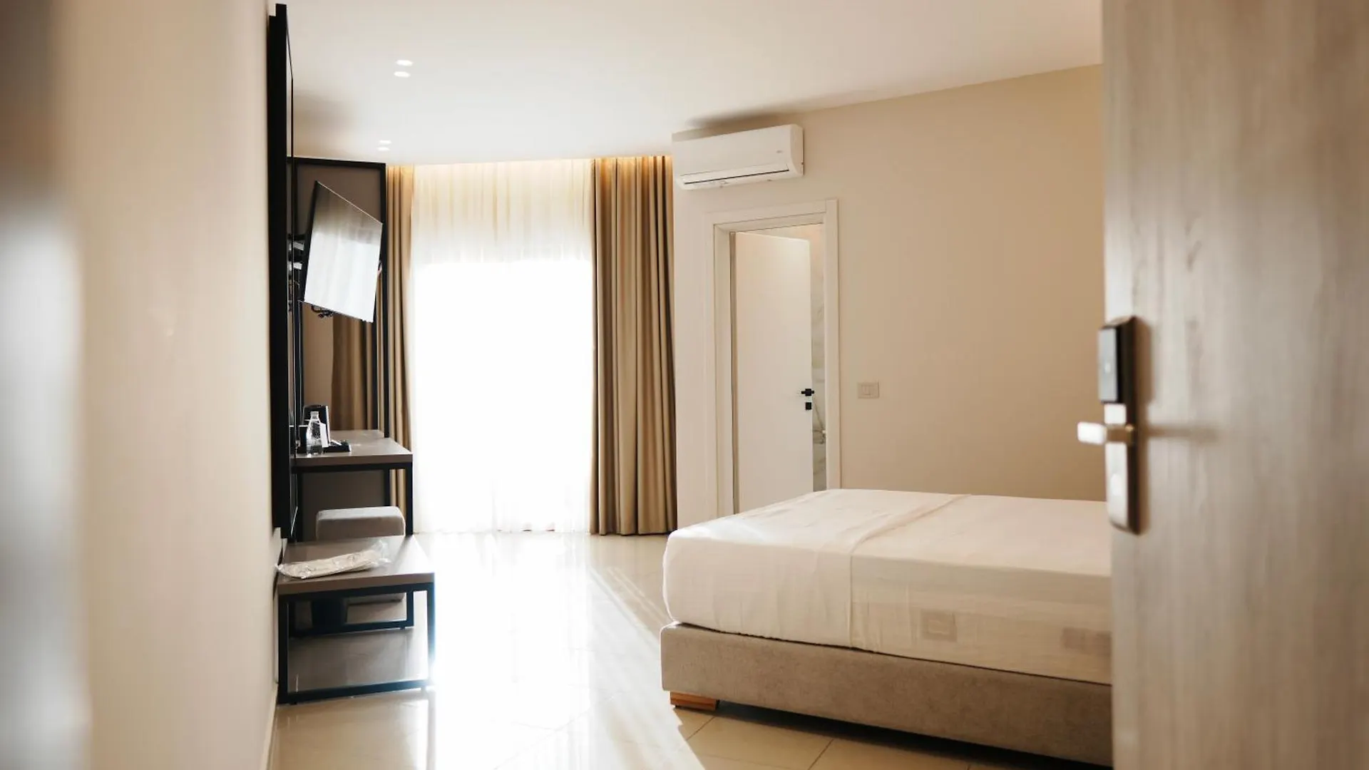 Hotel Mediterrane Sarande 4*,  Albania