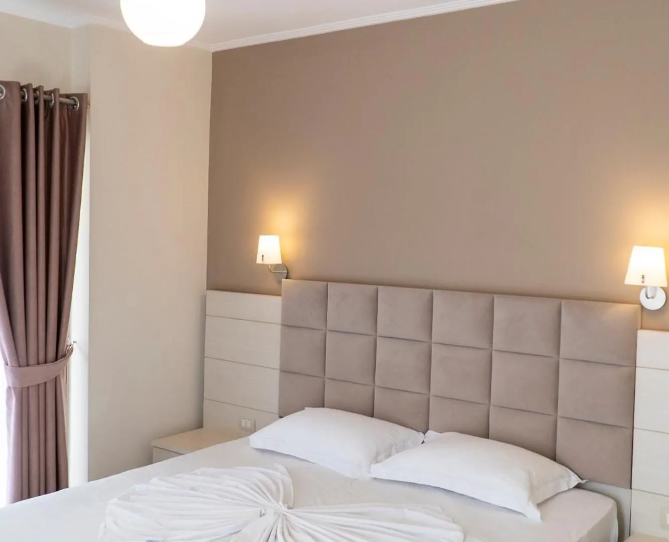 Hotel Mediterrane Sarande 4*,