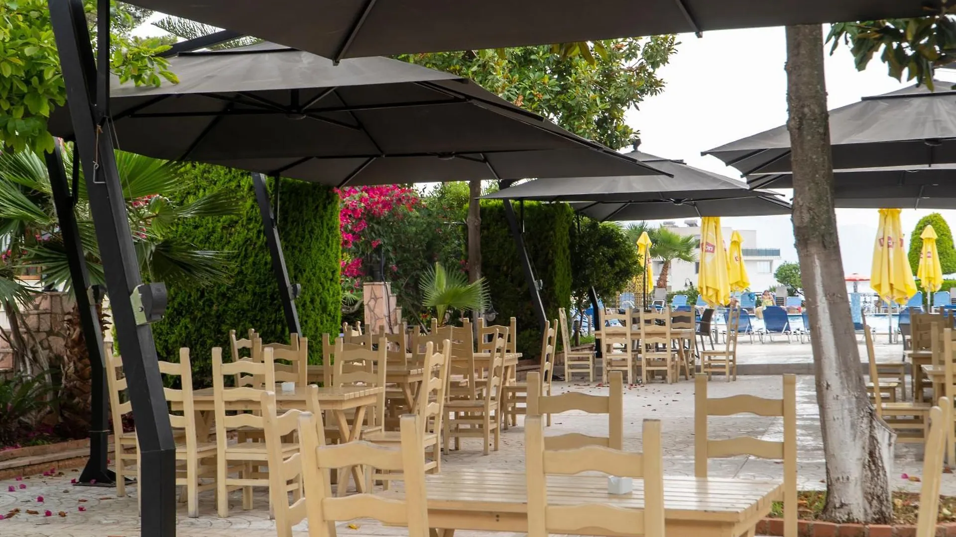 Hotel Mediterrane Sarande 4*,