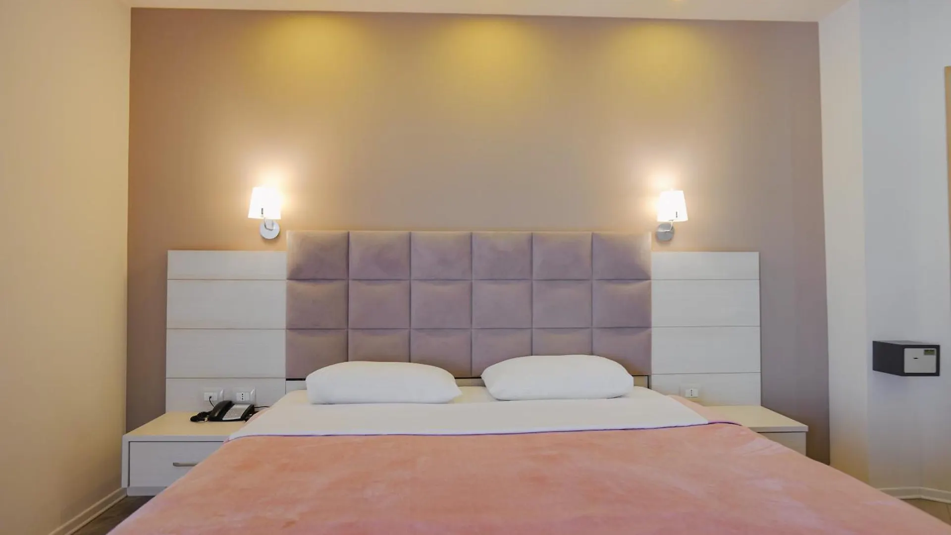 Hotel Mediterrane Sarande 4*,  Albania