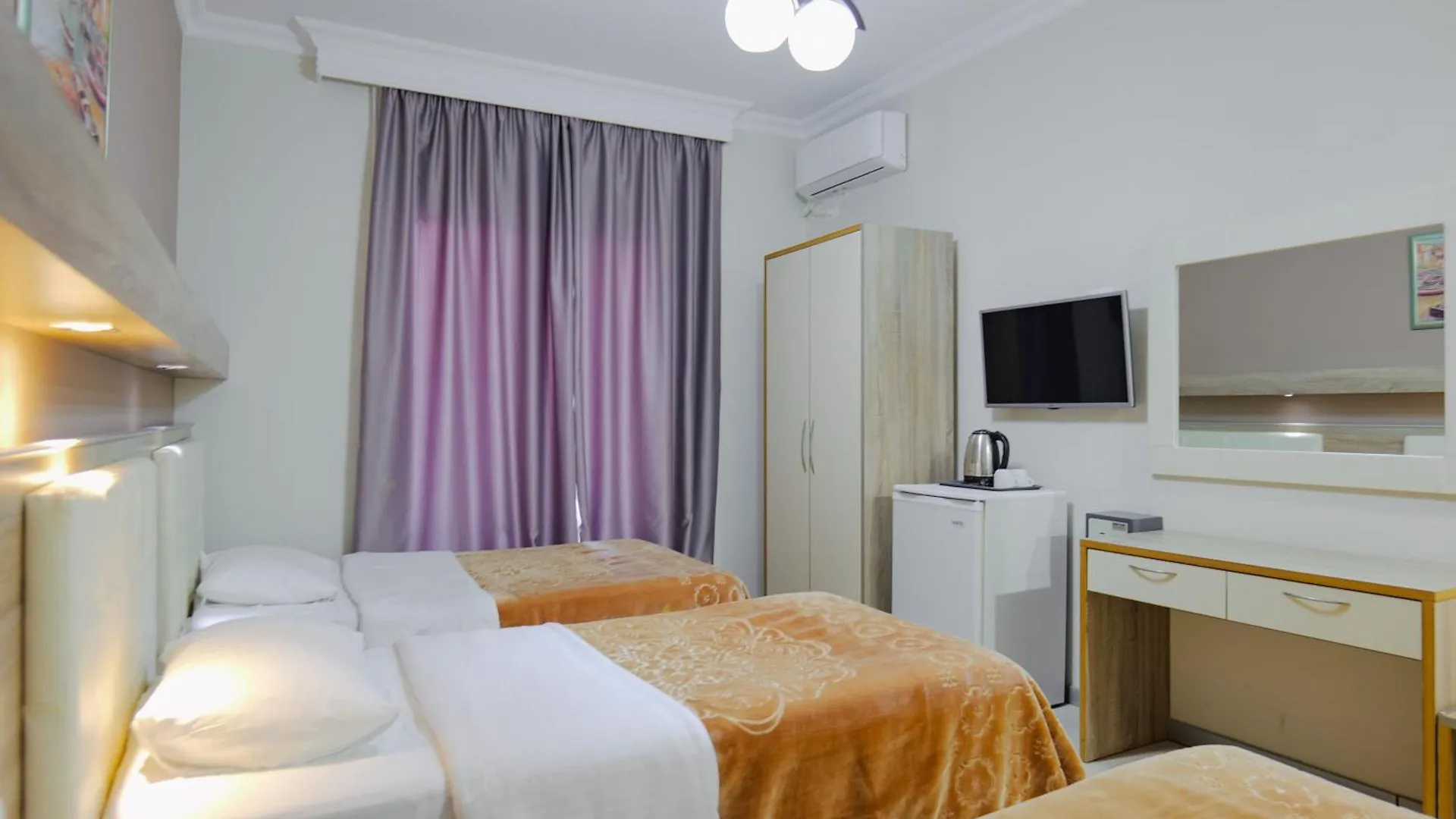 Hotel Mediterrane Sarande 4*,